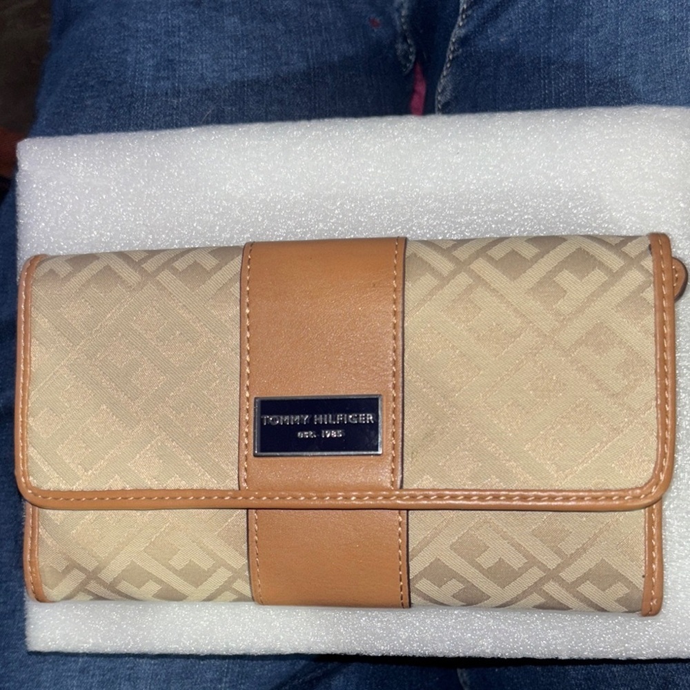 Tommy Hilfiger Women's Long  Checkbook Wallet